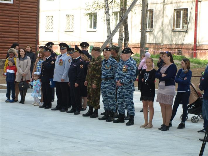 В Сахалинской области семьи военнослужащих и сотрудников Росгвардии получили ключи от новых служебных квартир