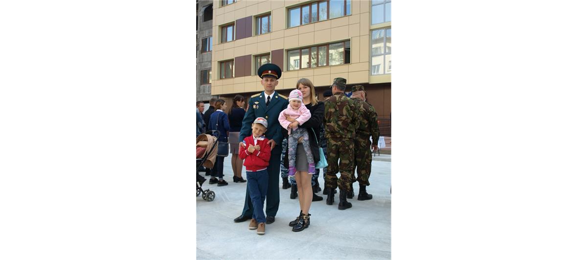 В Сахалинской области семьи военнослужащих и сотрудников Росгвардии получили ключи от новых служебных квартир