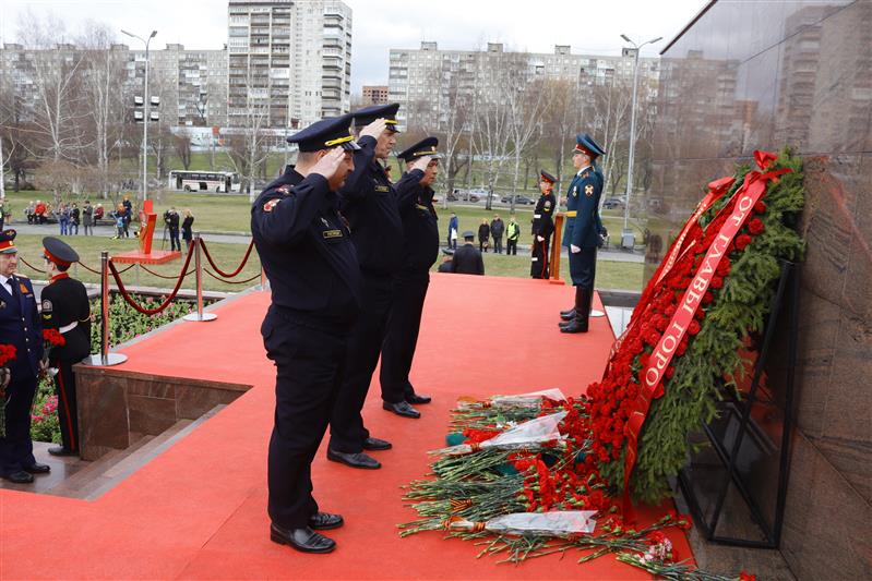 Военнослужащие и сотрудники Приволжского округа войск национальной гвардии чествовали ветеранов и приняли участие в праздничных мероприятиях посвященных Дню Победы