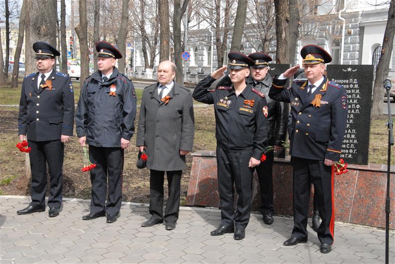 Военнослужащие и сотрудники Приволжского округа войск национальной гвардии чествовали ветеранов и приняли участие в праздничных мероприятиях посвященных Дню Победы