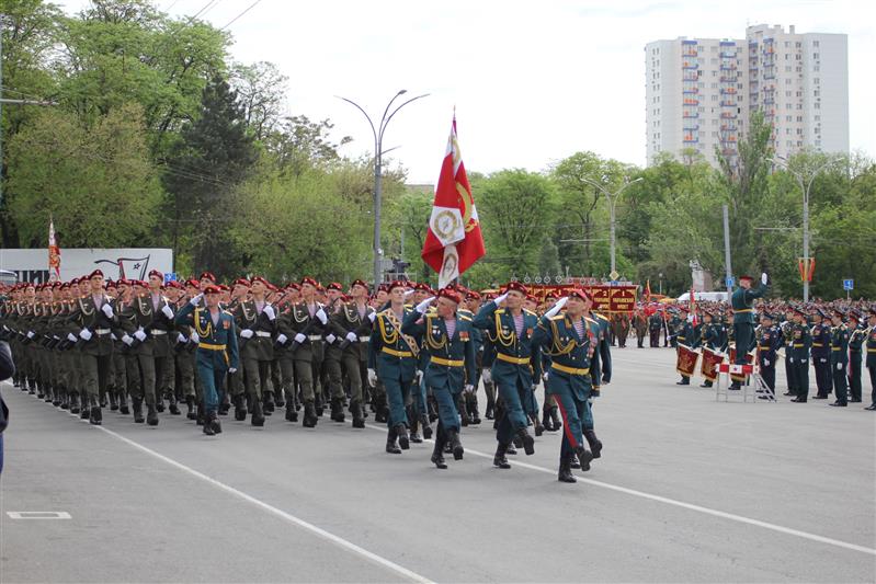 В Ростове-на-Дону, Краснодаре, Астрахани, Волгограде, Элисте, Майкопе, Севастополе, Симферополе и других городах Южного округа ВНГ состоялись военные парады
