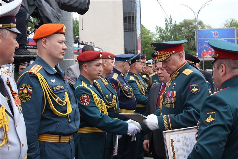 В Ростове-на-Дону, Краснодаре, Астрахани, Волгограде, Элисте, Майкопе, Севастополе, Симферополе и других городах Южного округа ВНГ состоялись военные парады