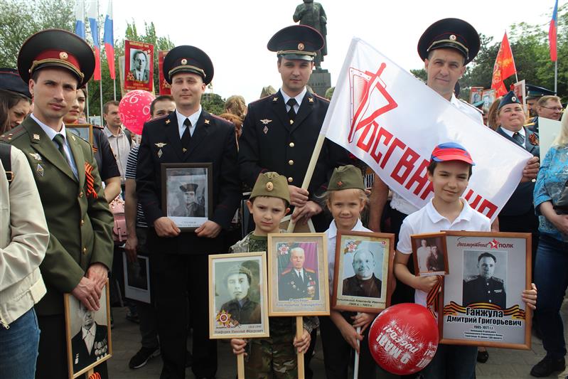 В Ростове-на-Дону, Краснодаре, Астрахани, Волгограде, Элисте, Майкопе, Севастополе, Симферополе и других городах Южного округа ВНГ состоялись военные парады