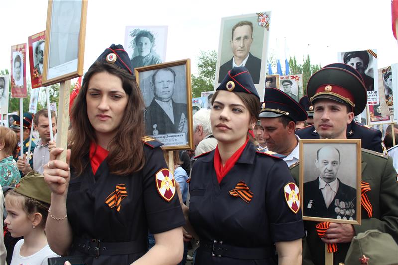 В Ростове-на-Дону, Краснодаре, Астрахани, Волгограде, Элисте, Майкопе, Севастополе, Симферополе и других городах Южного округа ВНГ состоялись военные парады
