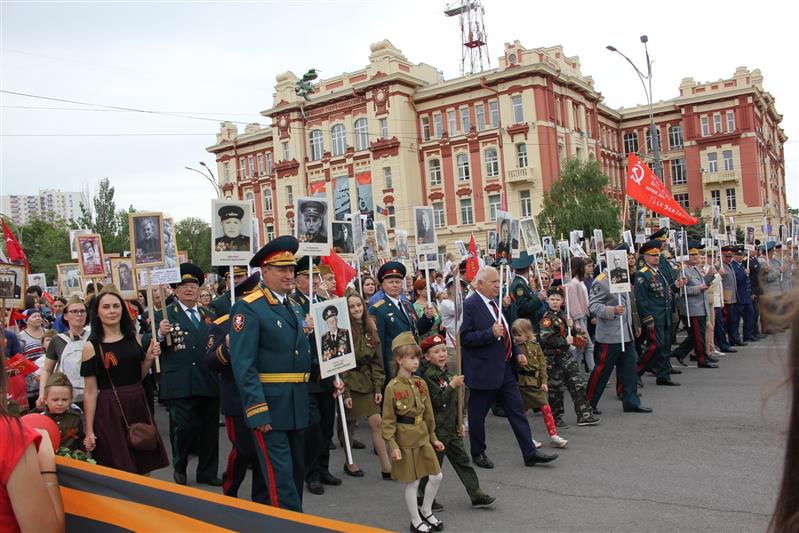 В Ростове-на-Дону, Краснодаре, Астрахани, Волгограде, Элисте, Майкопе, Севастополе, Симферополе и других городах Южного округа ВНГ состоялись военные парады