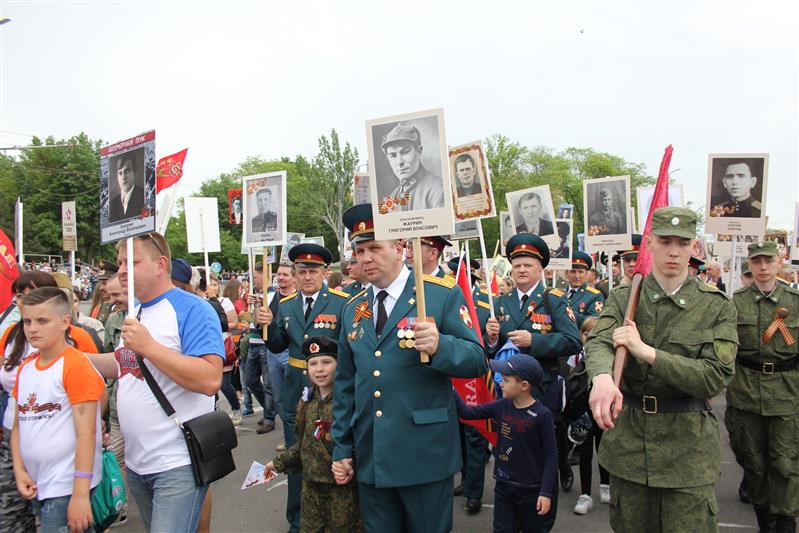 В Ростове-на-Дону, Краснодаре, Астрахани, Волгограде, Элисте, Майкопе, Севастополе, Симферополе и других городах Южного округа ВНГ состоялись военные парады