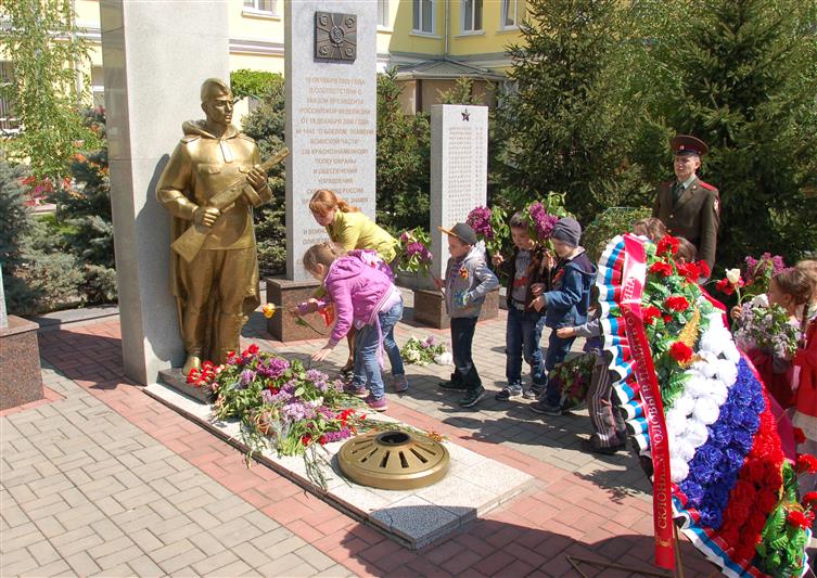 В Южном округе Росгвардии дан старт автопробегу, посвященному 73-летию Победы в Великой Отечественной войне