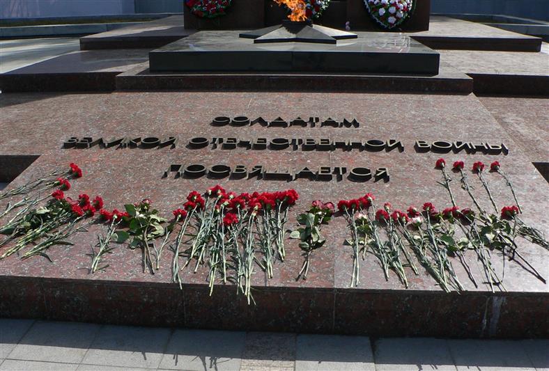 Автопробег Росгвардии «Вахта памяти. Сыны Великой Победы», посвященный 73-й годовщине Победы и проехавший по уральским городам 1023 километра, завершился сегодня в Екатеринбурге на Широкореченском мемориале