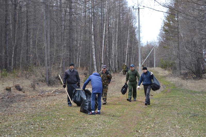  В Бурятии росгвардейцы поддержали экологическую акцию по уборке побережья Байкала