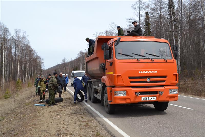  В Бурятии росгвардейцы поддержали экологическую акцию по уборке побережья Байкала