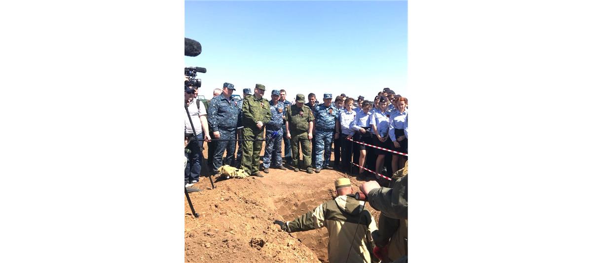 Волгоградские росгвардейцы во главе с начальником территориального управления ведомства встретились с участниками «Вахты Памяти»