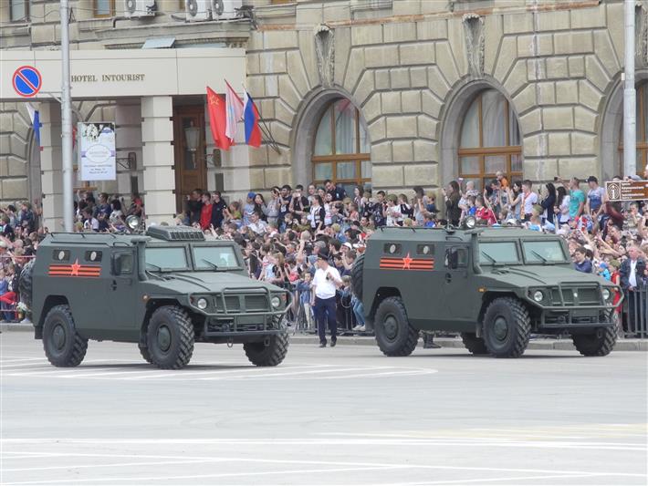 В Ростове-на-Дону, Краснодаре, Астрахани, Волгограде, Элисте, Майкопе, Севастополе, Симферополе и других городах Южного округа ВНГ состоялись военные парады
