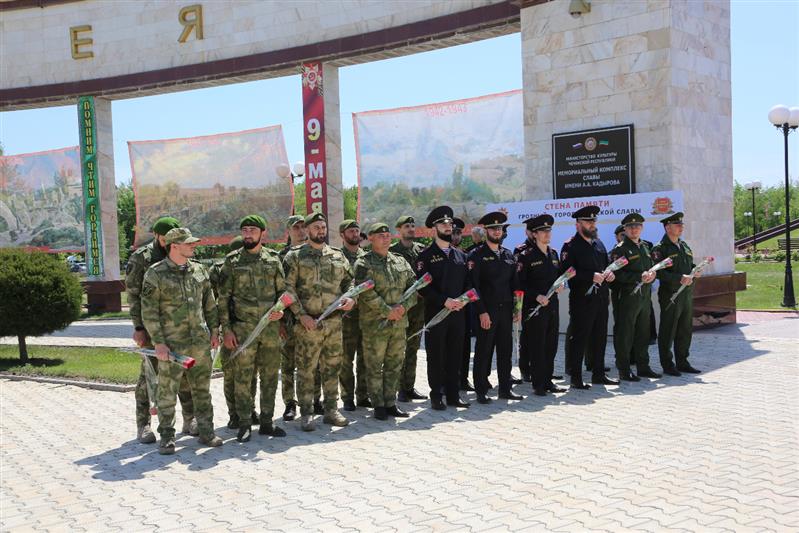 Грозный принимает участие в военно-патриотической акции «Вахта памяти. Сыны Великой Победы» (фото, видео)