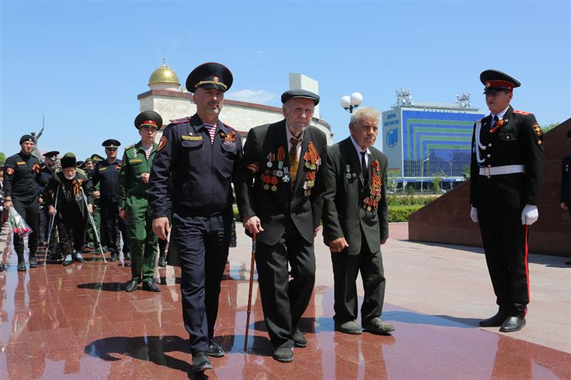 Грозный принимает участие в военно-патриотической акции «Вахта памяти. Сыны Великой Победы» (фото, видео)