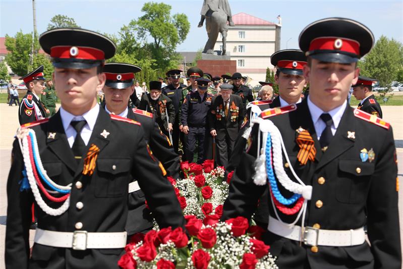 Грозный принимает участие в военно-патриотической акции «Вахта памяти. Сыны Великой Победы» (фото, видео)
