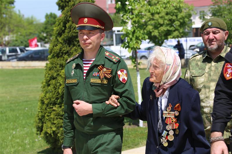 Грозный принимает участие в военно-патриотической акции «Вахта памяти. Сыны Великой Победы» (фото, видео)