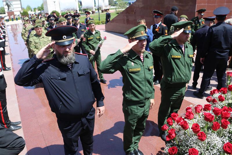 Грозный принимает участие в военно-патриотической акции «Вахта памяти. Сыны Великой Победы» (фото, видео)