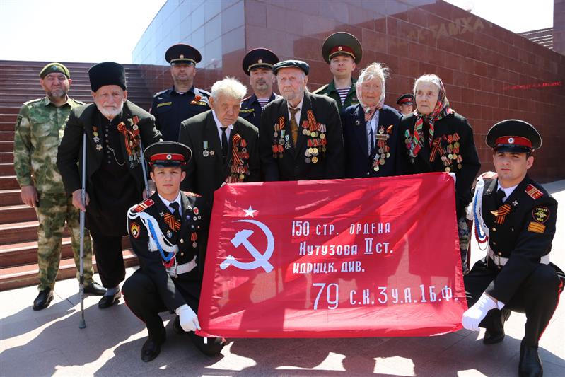 Грозный принимает участие в военно-патриотической акции «Вахта памяти. Сыны Великой Победы» (фото, видео)