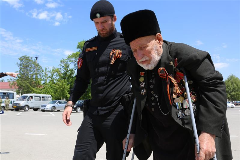 Грозный принимает участие в военно-патриотической акции «Вахта памяти. Сыны Великой Победы» (фото, видео)