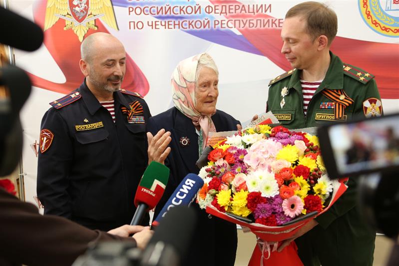 Грозный принимает участие в военно-патриотической акции «Вахта памяти. Сыны Великой Победы» (фото, видео)