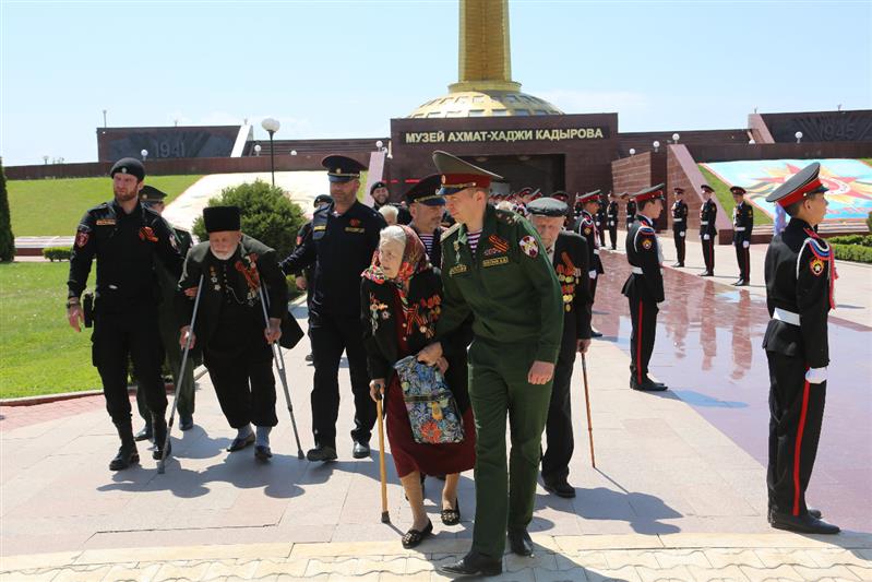Грозный принимает участие в военно-патриотической акции «Вахта памяти. Сыны Великой Победы» (фото, видео)