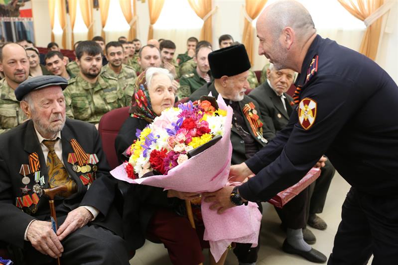 Грозный принимает участие в военно-патриотической акции «Вахта памяти. Сыны Великой Победы» (фото, видео)