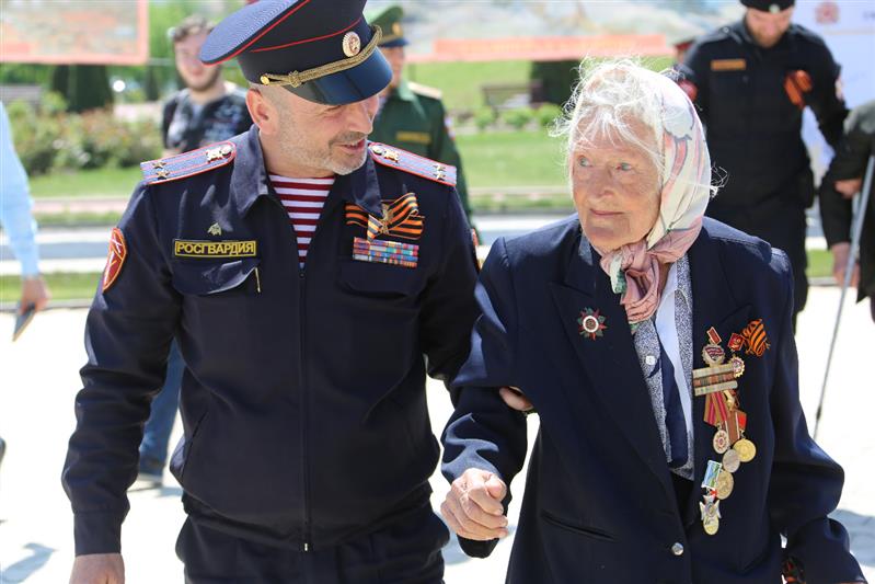 Грозный принимает участие в военно-патриотической акции «Вахта памяти. Сыны Великой Победы» (фото, видео)