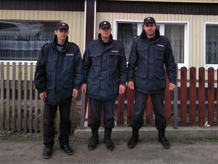 В Красноярском крае сотрудники Росгвардии спасли из огня двух местных жителей