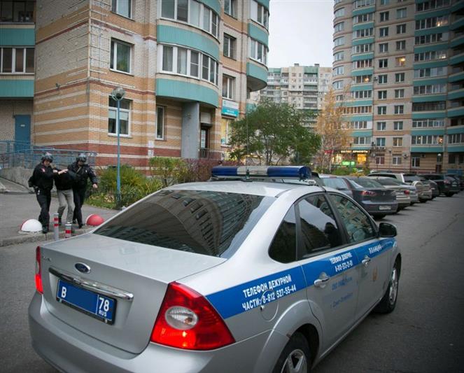 В Санкт-Петербурге сотрудники Росгвардии передали полиции водителя, который пытался скрыться с места аварии, а также оказал сопротивление при задержании