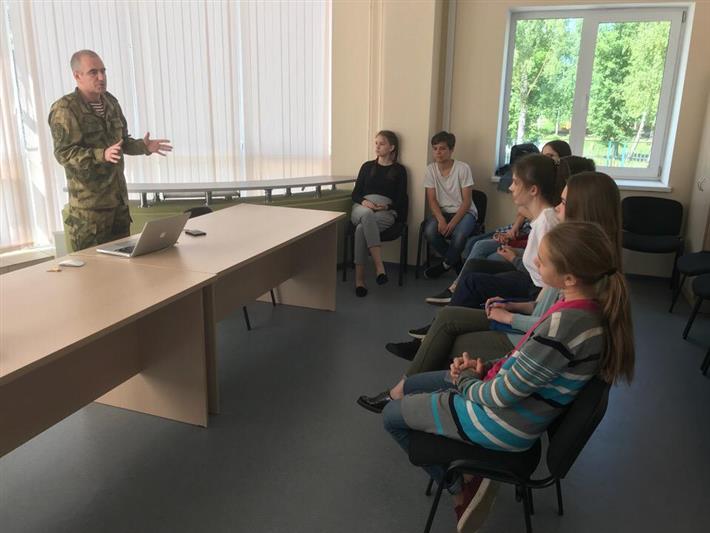 Сотрудник пресс-службы Росгвардии провёл мастер-класс для юных журналистов