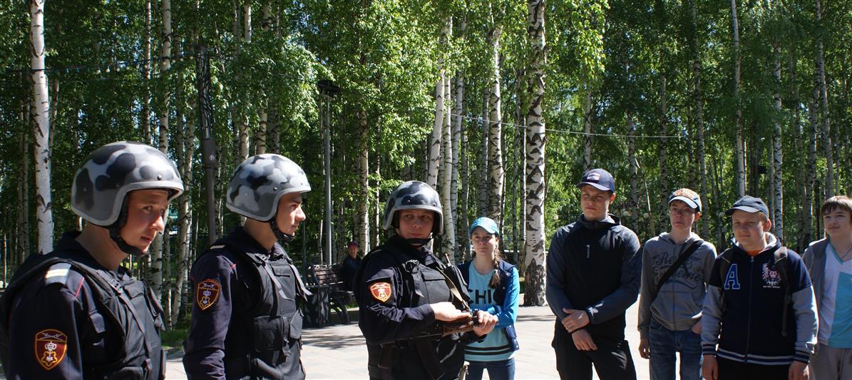 Югорские росгвардейцы приняли участие в организации интеллектуального квеста «Игра по станциям», посвященного Международному дню борьбы с наркоманией 