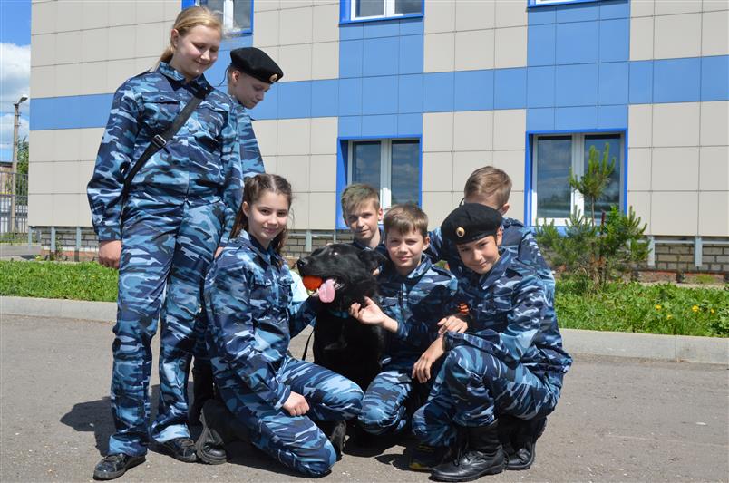 Кинологи Центрального округа Росгвардии отметили свой профессиональный праздник (видео)