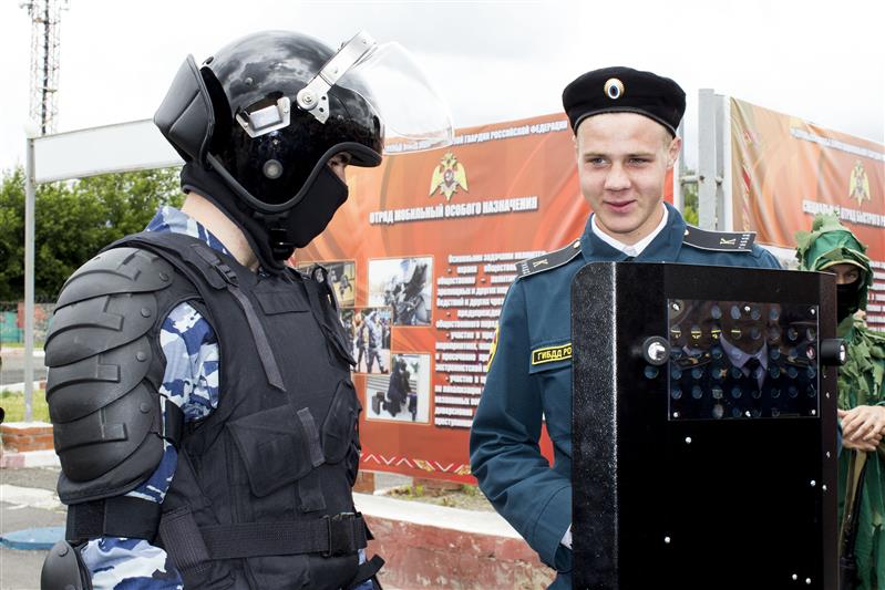 В Управлении Росгвардии по Курской области прошли мероприятия, посвященные Дню России