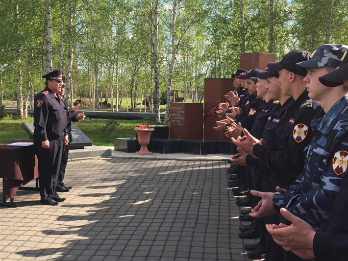 Тридцать югорских росгвардейцев закончили обучение в центре профессиональной подготовки