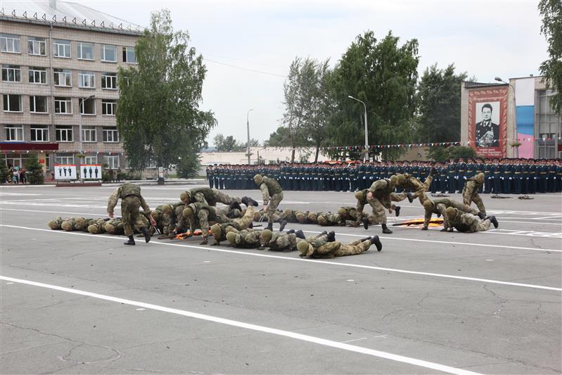 В Новосибирском военном институте Росгвардии состоялся 42-й выпуск офицеров (фото, видео)