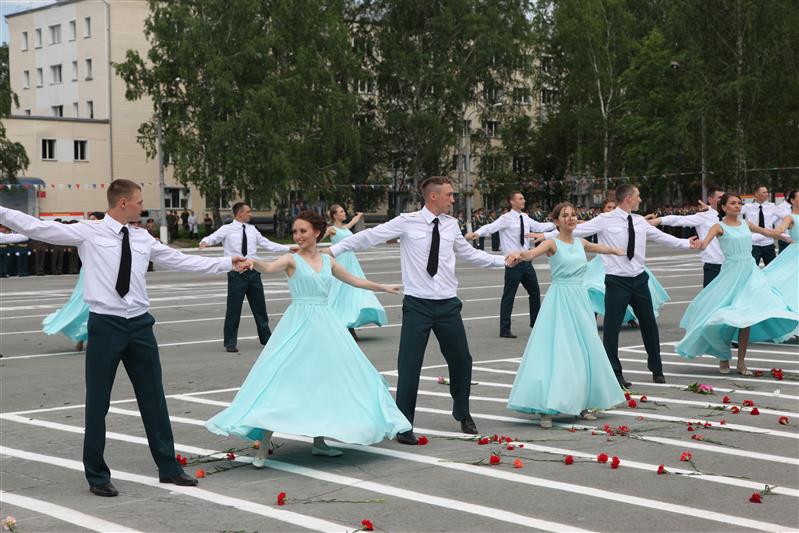 В Новосибирском военном институте Росгвардии состоялся 42-й выпуск офицеров (фото, видео)