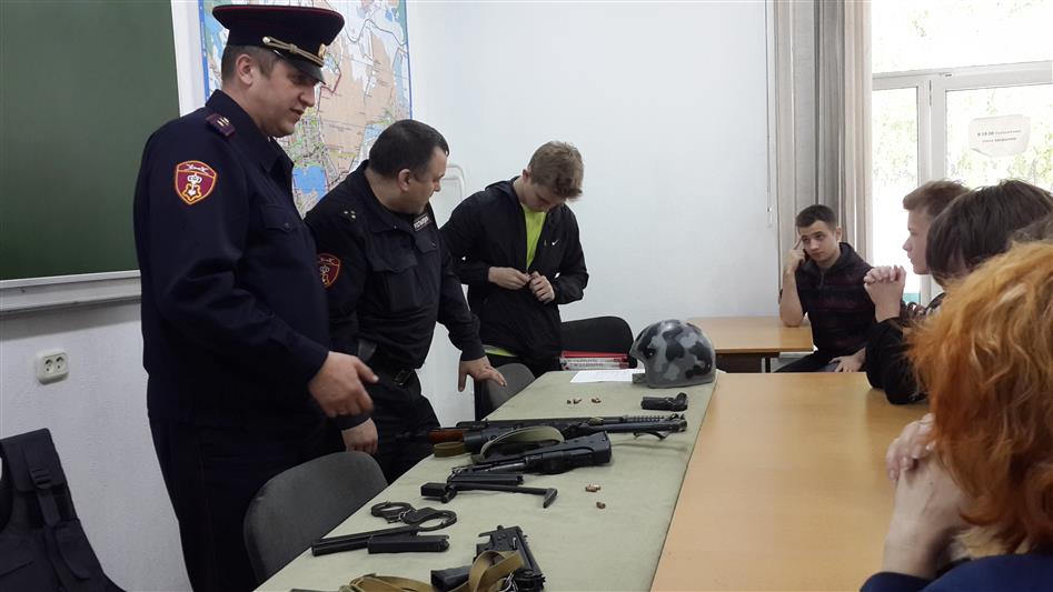 Юным нижнетагильцам рассказали, чем интересно служить в Росгвардии