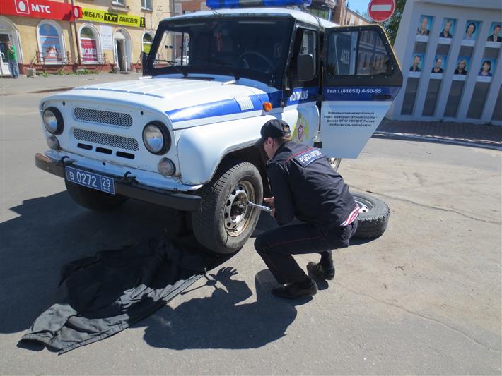 Команда новодвинского отдела вневедомственной охраны Росгвардии победила в военизированной эстафете «Дорогами отцов героев», посвященной Дню памяти и скорби
