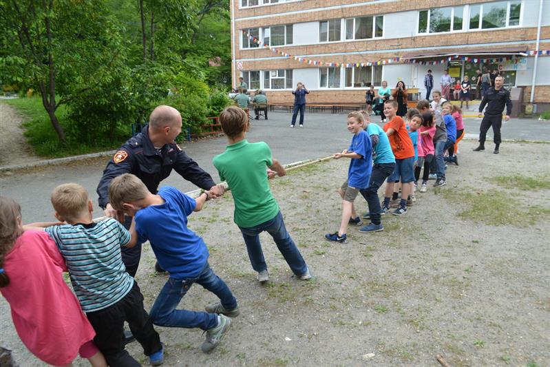 В честь Дня России владивостокские росгвардейцы провели спартакиаду для воспитанников социально-реабилитационного центра «Парус надежды»