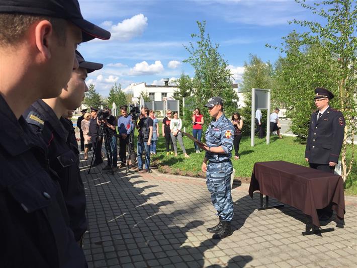 Тридцать югорских росгвардейцев закончили обучение в центре профессиональной подготовки