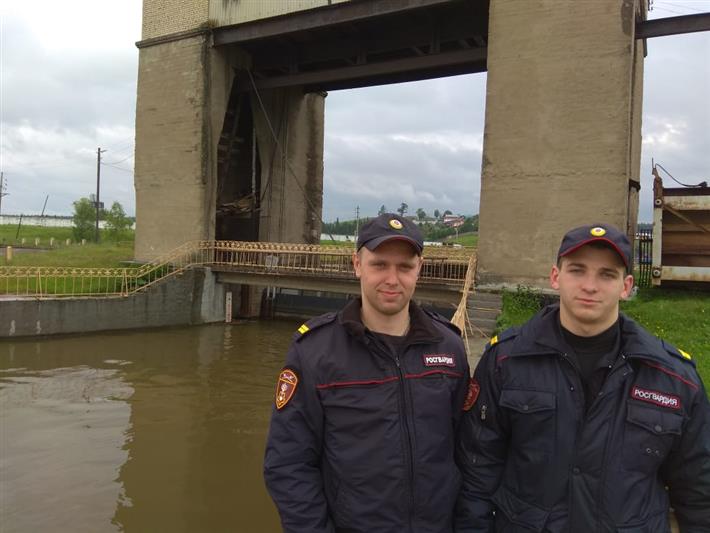 В Челябинской области сотрудники Росгвардии спасли женщину, пытавшуюся свести счеты с жизнью
