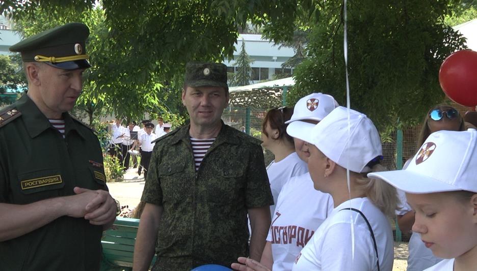 Юные участники благотворительной акции «Долг памяти» сыграли в футбол со спортсменами мирового уровня (фото, видео)