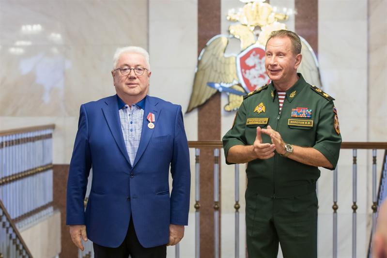 Генерал армии Виктор Золотов наградил медалями «За содействие» деятелей культуры и искусства России (видео)