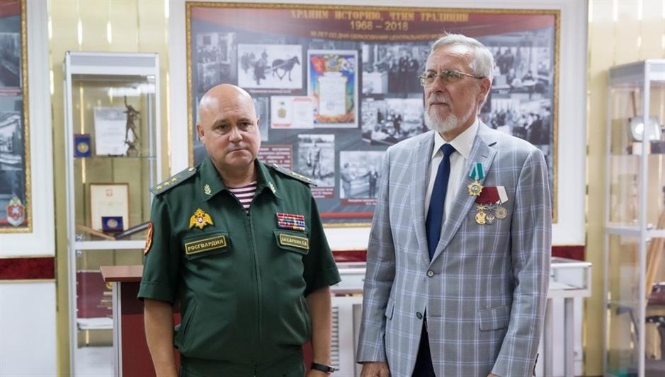 УКАЗОМ ПРЕЗИДЕНТА РОССИЙСКОЙ ФЕДЕРАЦИИ ВОЕННЫЙ ОБОЗРЕВАТЕЛЬ ЖУРНАЛА «НА БОЕВОМ ПОСТУ», ЗАСЛУЖЕННЫЙ РАБОТНИК КУЛЬТУРЫ РФ ПОЛКОВНИК В ОТСТАВКЕ БОРИС КАРПОВ НАГРАЖДЕН ОРДЕНОМ ДРУЖБЫ