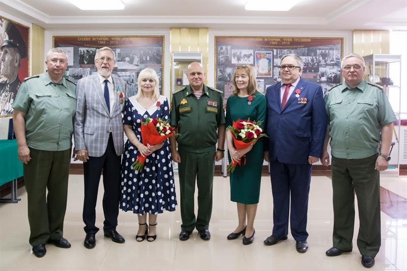 УКАЗОМ ПРЕЗИДЕНТА РОССИЙСКОЙ ФЕДЕРАЦИИ ВОЕННЫЙ ОБОЗРЕВАТЕЛЬ ЖУРНАЛА «НА БОЕВОМ ПОСТУ», ЗАСЛУЖЕННЫЙ РАБОТНИК КУЛЬТУРЫ РФ ПОЛКОВНИК В ОТСТАВКЕ БОРИС КАРПОВ НАГРАЖДЕН ОРДЕНОМ ДРУЖБЫ