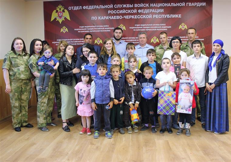 Сотрудники Северо-Кавказского округа Росгвардии устроили праздники для сирот и детей из социально незащищенных семей
