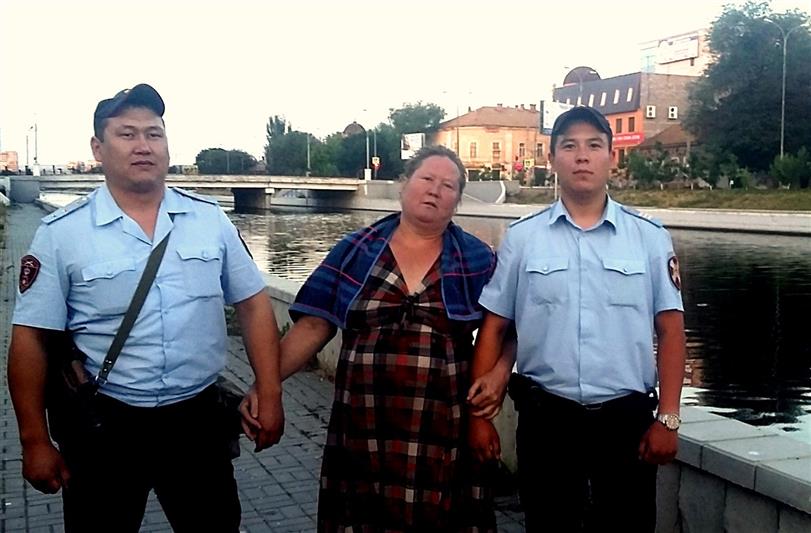 В Астрахани росгвардейцы спасли от гибели мать семерых детей 