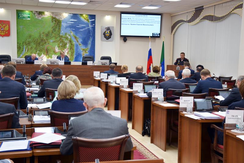 Начальник Управления Росгвардии по Хабаровскому краю выступил перед депутатами краевой думы 