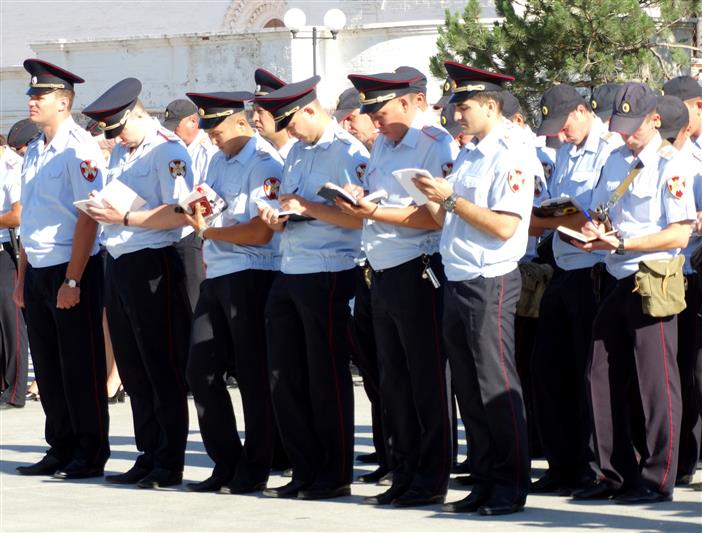 В Астрахани состоялся гарнизонный развод нарядов Росгвардии и полиции, заступающих на службу по охране общественного порядка