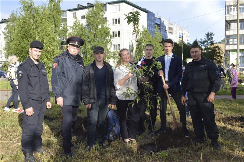 Архангельские росгвардейцы высадили деревья в память о павших в годы Великой Отечественной войны 